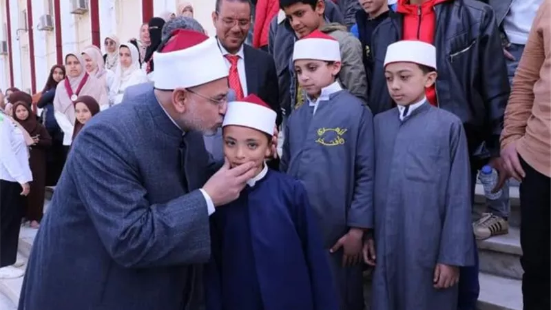 رئيس جامعة الأزهر يشيد بطلاب المعاهد الأزهرية ببني سويف