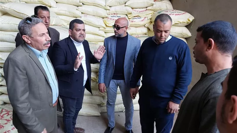 ضبط مخزنين والتحفظ على طني أعلاف بمركز أبو قرقاص