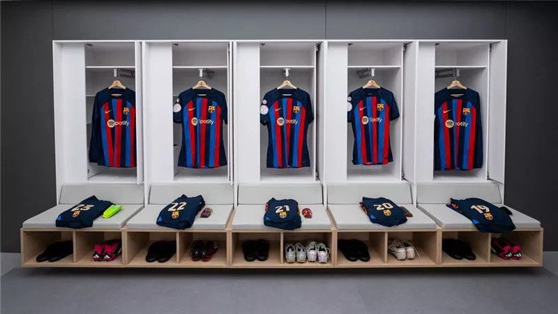 شاهد .. غرفة ملابس برشلونة قبل مواجهة ريال مدريد اليوم