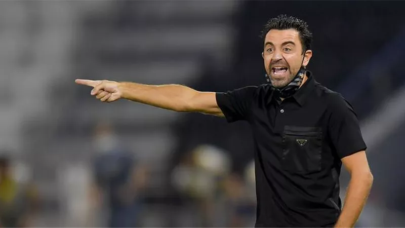 شاهد .. تشافى يعاين ملعب مواجهة ريال مدريد بكأس إسبانيا