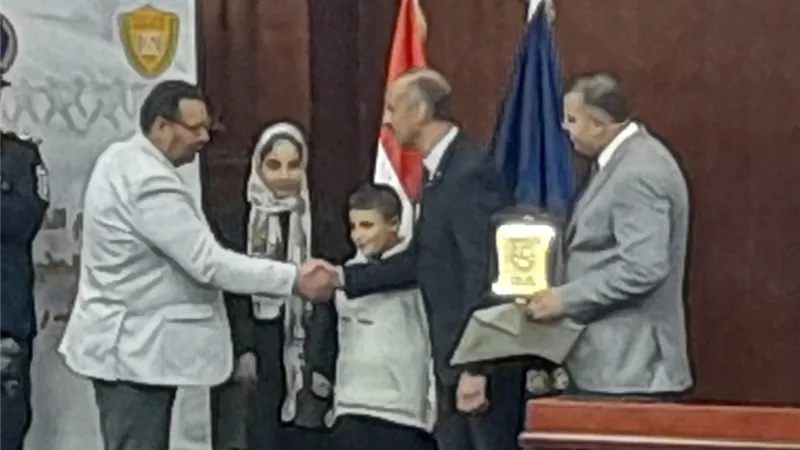 تكريم اسر الشهداء ومصابي الحماية المدنية احتفالا باليوم العالمى
