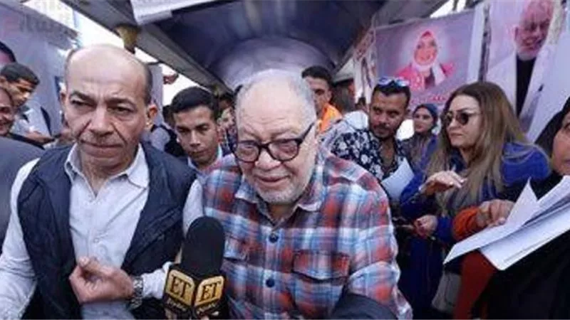 يحيى الفخرانى يدلى بصوته في انتخابات الممثلين