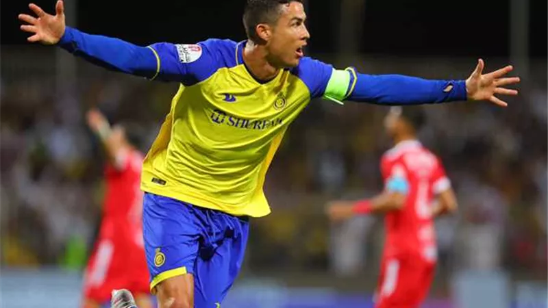 فيديو .. النصر يهزم الباطن بثلاثية وينفرد بصدارة الدورى السعودى