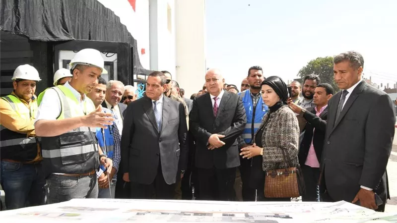 وزير التنمية المحلية ومحافظ قنا يتفقدان مشروعات 