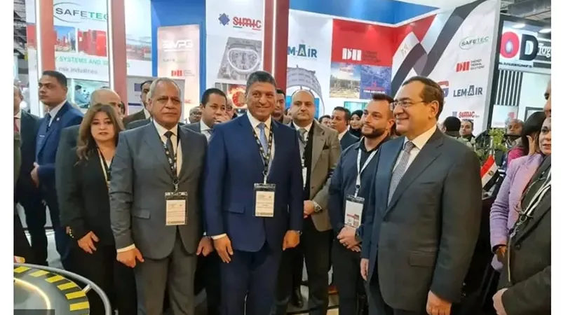 تدشين مركز لتدريب الهليكوبتر بين أكاديمية الطيران خدمات البترول الجويه.