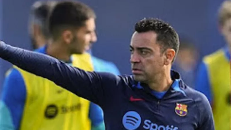 تشافي : برشلونة ينافس علي بطولتين ومباراة فالنسيا مهمة
