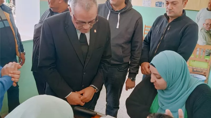 وكيل تعليم الدقهلية يتفقد لجنة تصحيح التظلمات للشهادة الاعدادية