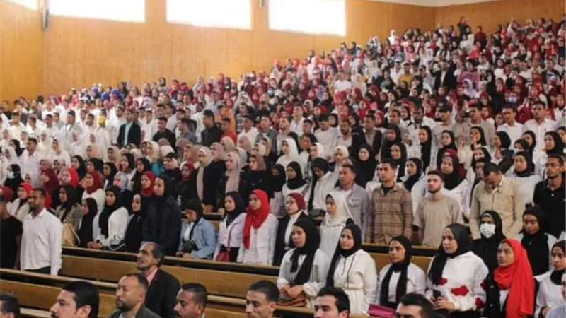 يشهد فعاليات منتدي الشباب والحوار والمسئولية الاجتماعية بقنا