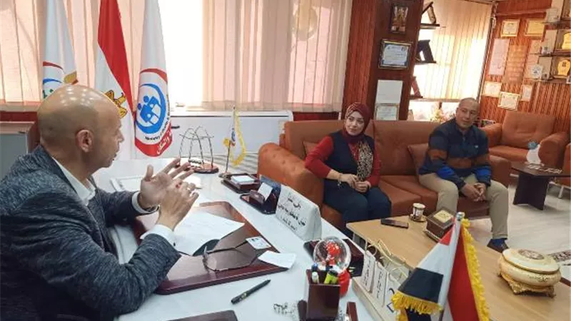 مديرصحة الشرقية يستقبل مشرفي الوزارة علي حملة طرق الأبواب