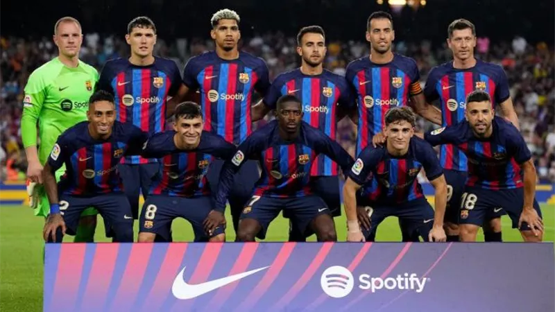 فاتي وتوريس يقودان هجوم برشلونة أمام فالنسيا