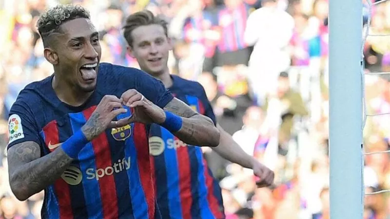 برشلونة يتقدم بهدف أمام فالنسيا في الشوط الأول.. فيديو