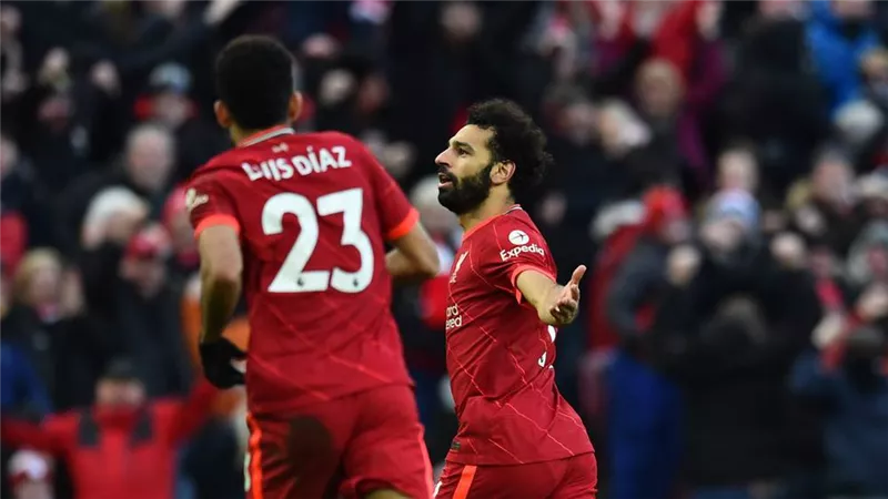 أحمد موسى: ليفربول دمّر مانشستر يونايتد.. وصلاح صنع التاريخ