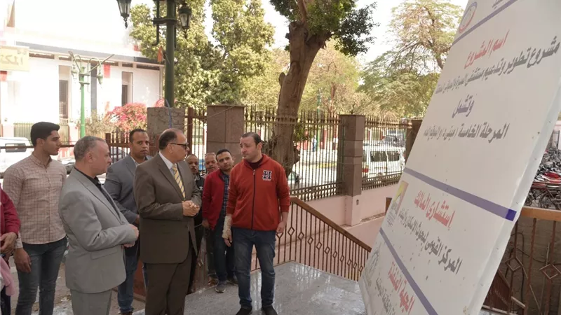 محافظ أسيوط يعلن وصول 6600 شجرة وزراعتها بحى شرق وغرب