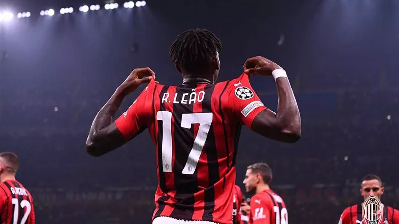 وكيل نجم ميلان يجتمع مع مسؤولي ريال مدريد