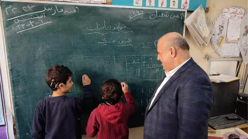وكيل تعليم دميـاط يشهد طابور الصباح بالصناعية ويتفقد مدرسة الأمل