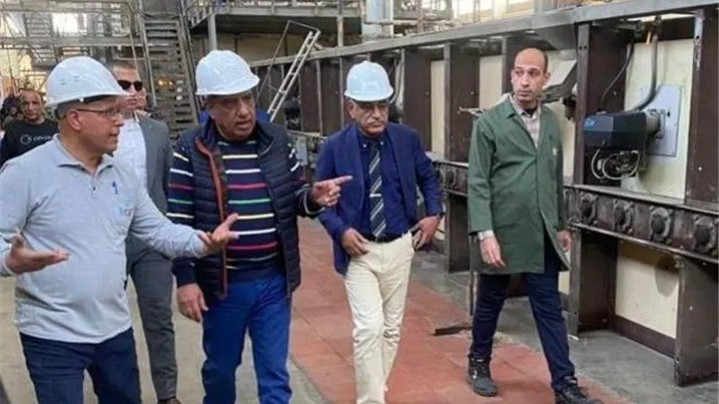 وزير قطاع الأعمال العام يتفقد مصانع شركة النصر للزجاج والبلور