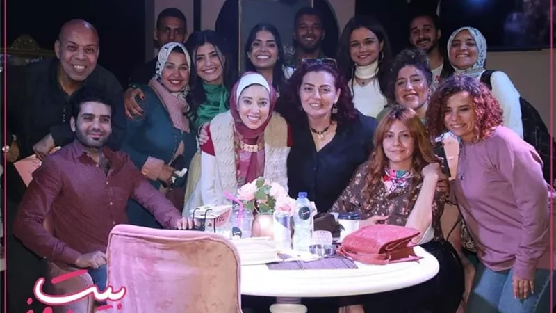 بالصور.. بكاء وسعادة في بيت روز علي مسرح الطليعة