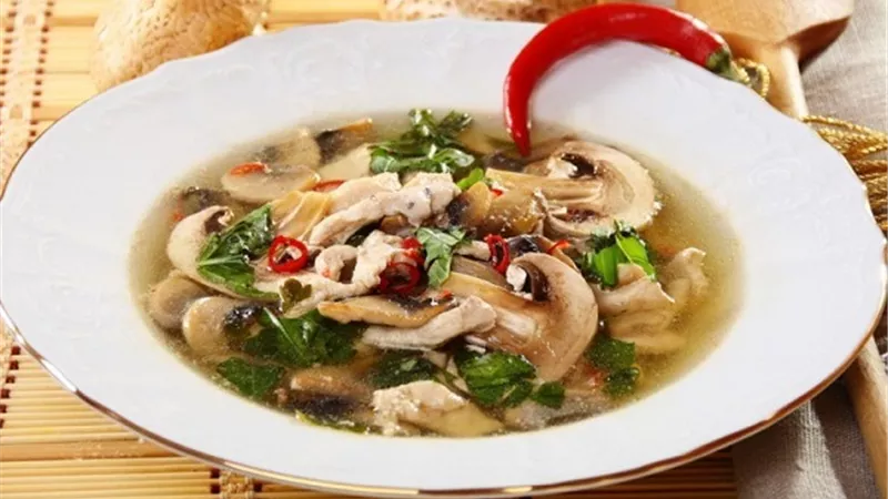 طريقة عمل شوربة الفطر بدون كريمة