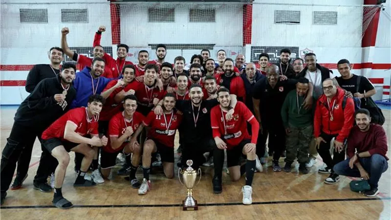 بالصور .. شاهد فرحة فريق شباب يد الأهلى بالفوز بلقب دورى المرتبط