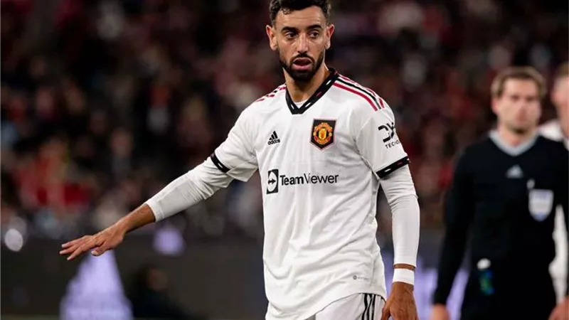 انقلاب جديد في مانشستر يونايتد ضد القائد.. فيديو