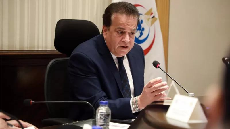 وزير الصحة يوجه بإنشاء مراكز دائمة لتوعية الطلاب بمخاطر الإدمان