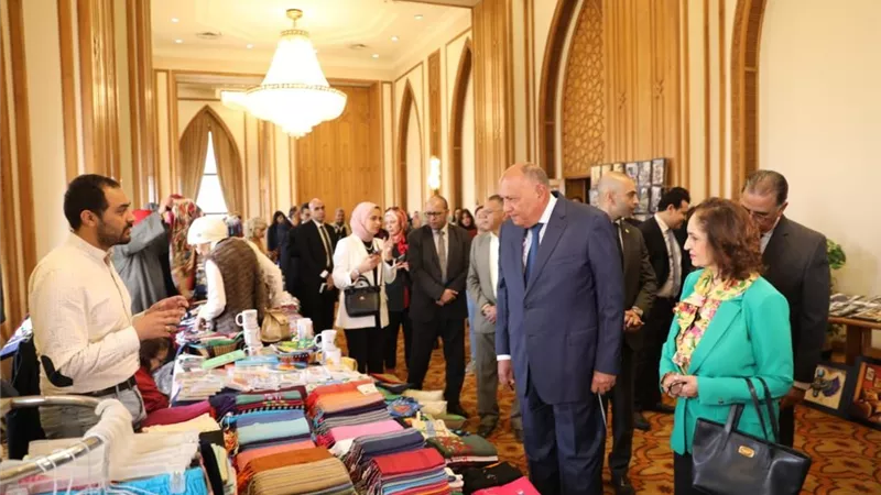 وزير الخارجية يفتتح المعرض العاشر للمنتجات المصرية والتراثية