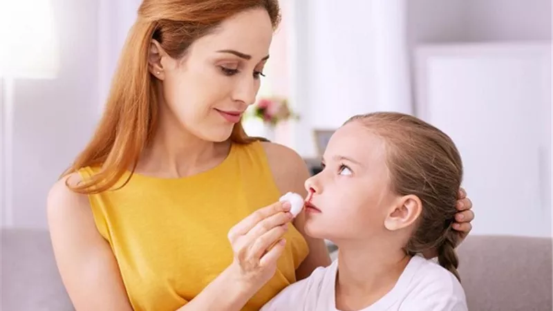 أسباب وطرق التعامل والوقاية من نزيف الأنف عند الأطفال
