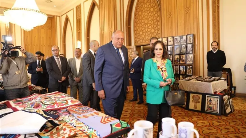 الأسر المنتجة تشارك بمعرض اشترى مصري