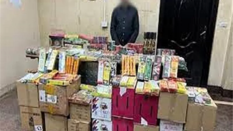 ضبط شخص بـ40 كرتونة ألعاب نارية في القاهرة