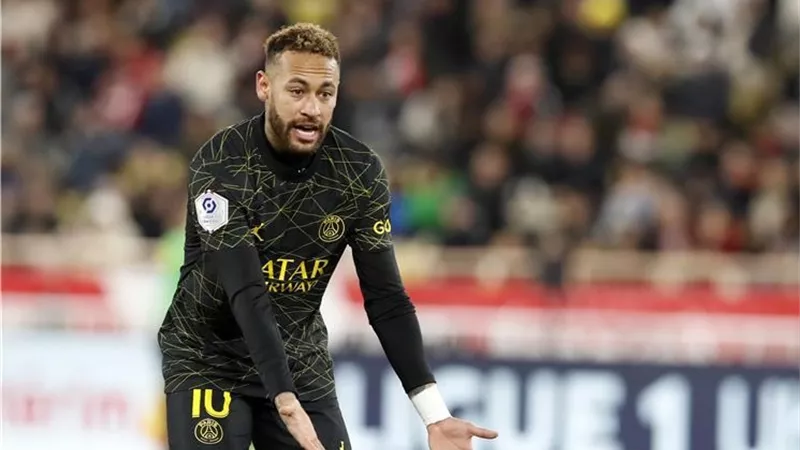 ليكيب : باريس سان جيرمان يخطط لبيع نيمار في الصيف واللاعب يرفض