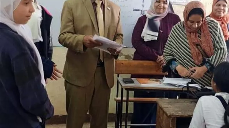 مدير تعليم الخانكة يتابع امتحانات شهر مارس