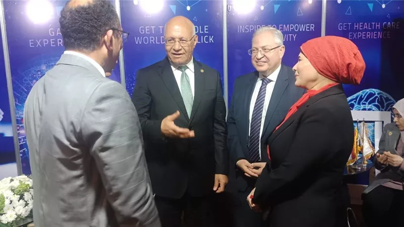 سوسة: إقبال طلابي كبير أمام جناح جامعة بنها فى معرض 