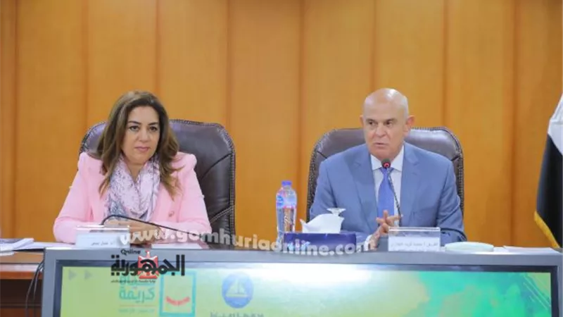 مستشار رئيس الجمهورية ومحافظ دمياط يستعرضان مشروعات حياة كريمة