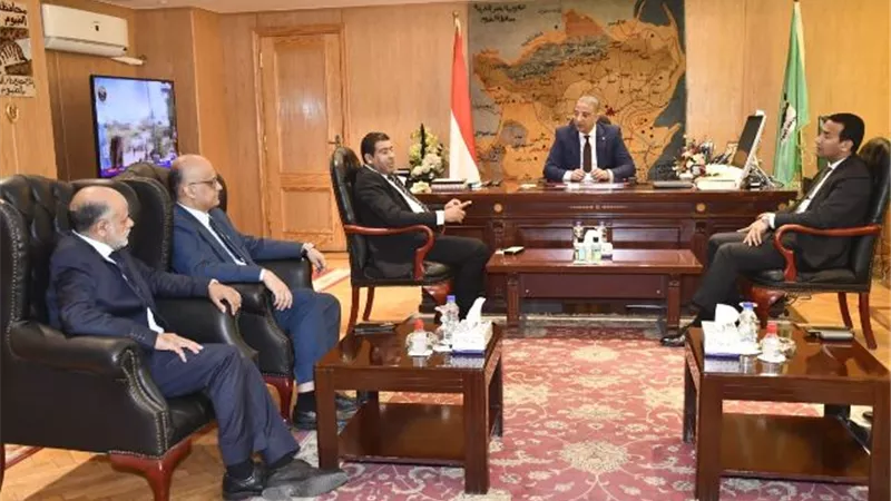 محافظ الفيوم يستقبل وفداً من رجال أعمال يمنيين