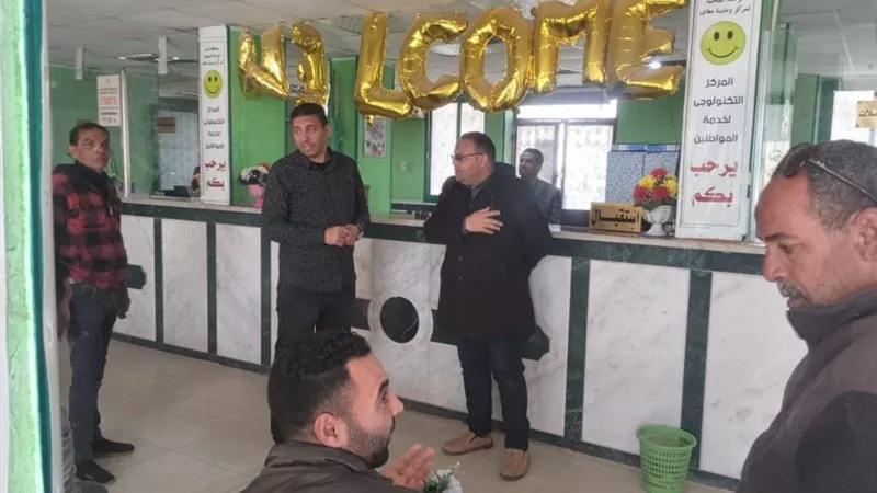 متابعة العمل بالمركز التكنولوجي لحل مشاكل المواطنين بمركز مطاى