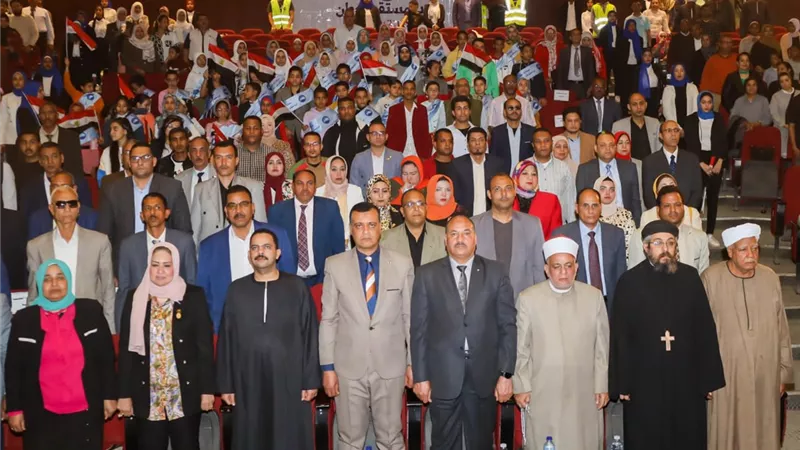 ٣ رحلات عمرة لعمال المدارس الفائزة في مسابقة أوائل الطلبة بقنا