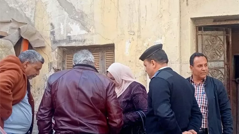 اخلاء المنازل الآيلة للسقوط بحى ثان الزقازيق