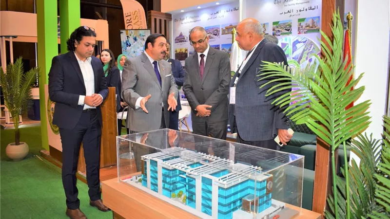 تفاصيل جولة نائب وزير الإسكان بمنتدى المرافق والمنشآت المصرية