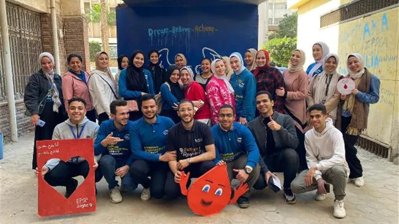 حملة للتبرع بالدم بصيدلة الزقازيق