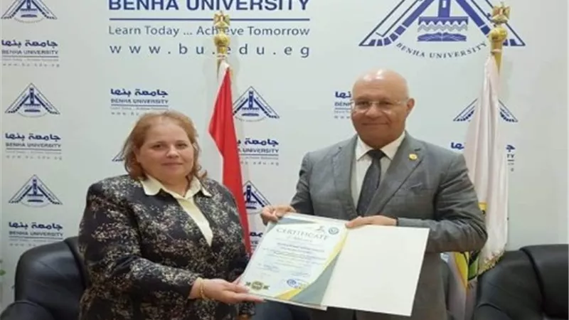 تكريم الحاصلين على دورة التحول الرقمي بجامعة بنها.. صور