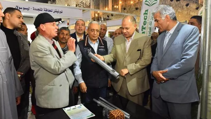 محافظ أسيوط يتفقد أقسام معرض وسط الصعيد الزراعي
