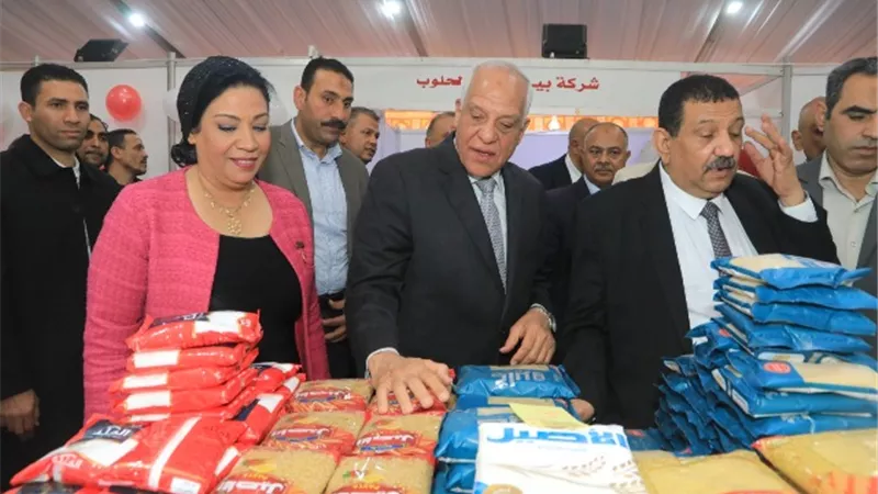 محافظ الجيزة يفتتح معارض اهلا رمضان بإمبابة والوراق