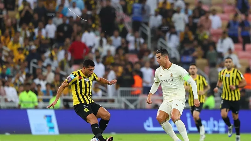 بمشاركة رونالدو.. اتحاد جدة يخطف الصدارة من النصر بهدف عالمي