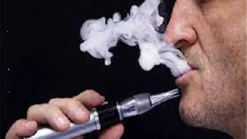 الاصابة بالسرطان وتلف الكبد .. 5 مخاطر للتدخين الالكترونى تصيب الانسان