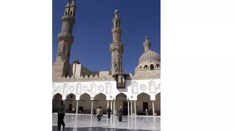 فتح باب التقديم للعمل كمحفظ للقرآن الكريم بالرواق الأزهري