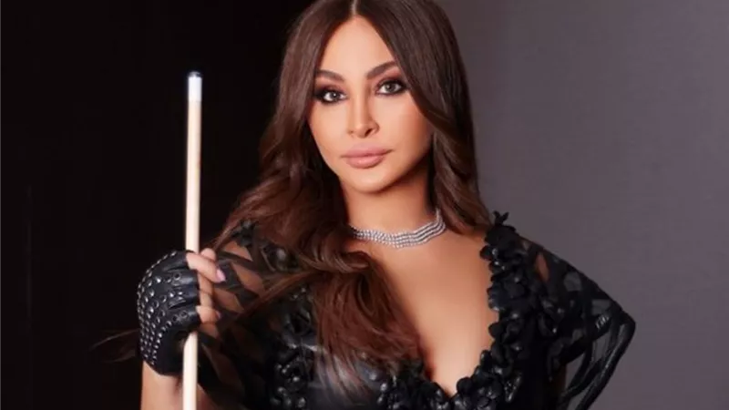 إليسا تفاجئ هيفاء وهبي وتغني لها فى يوم ميلادها