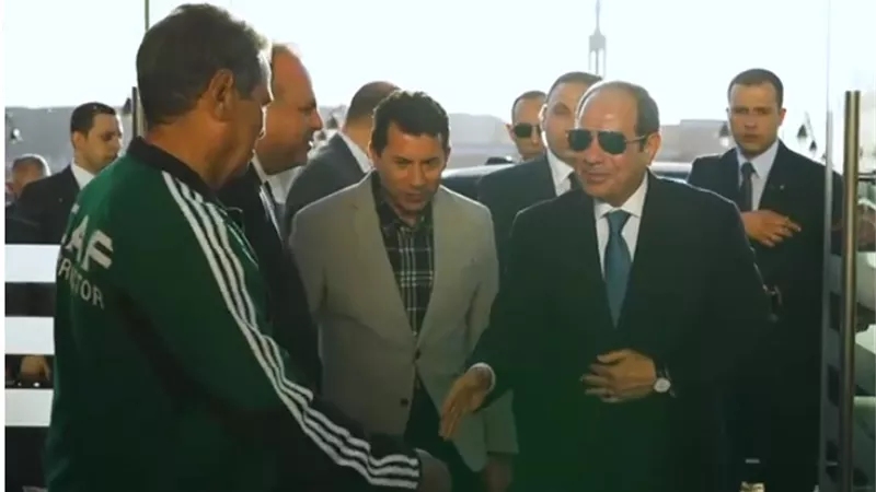 الرئيس السيسي يُلبي حلم شباب 