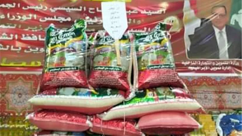محافظ الشرقية يطمئن على توافرالسلع بمعارض