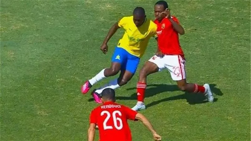 بيرسى تاو يقلص الفارق بالهدف الثانى للاهلى