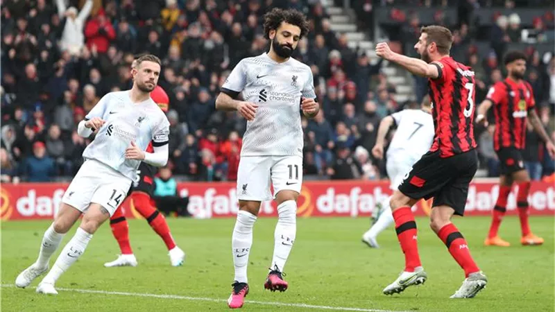 مدرب بورنموث يمتدح أداء لاعبه أمام محمد صلاح